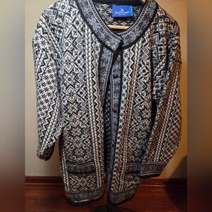 IceWear Icelandic Wool Sweater Sz L (Fits Like XL)